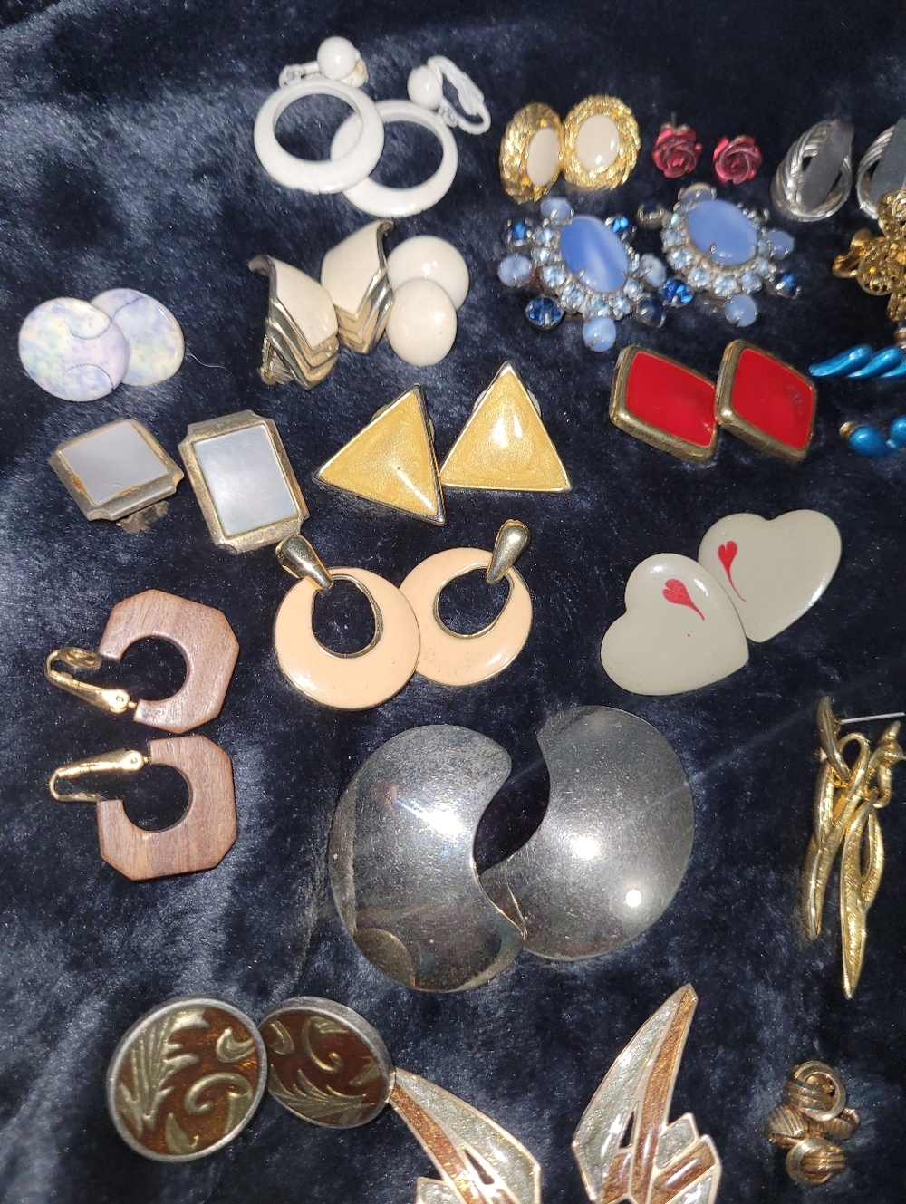 Vintage 1980's Lot Of 45 Pair Earrings - Picture 5 of 7